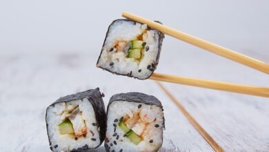 Você está bebendo saquê com seu sushi e cometendo um grave pecado de etiqueta de sushi?